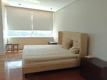 FOR LEASE – One Roxas Triangle, Makati