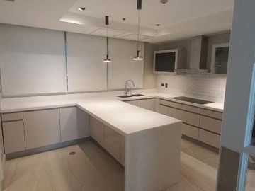 FOR LEASE – One Roxas Triangle, Makati