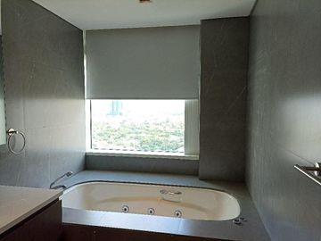 FOR LEASE – One Roxas Triangle, Makati