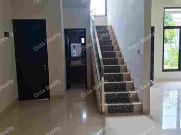Di Jual Rumah Baru Hook 2 Lantai Asri Nyaman dan Strategis di PTB Duren Sawit Jakarta Timur