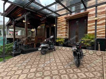 Di Jual Murah Rumah Elite 2 Lantai Asri Full Furnished Dengan Kolam Renang di Kawasan Elite Jati Bening Bekasi Jawa Barat