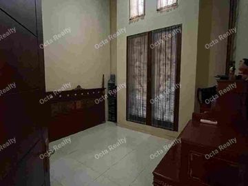 Di Jual Murah Rumah Elite 2 Lantai Asri Full Furnished Dengan Kolam Renang di Kawasan Elite Jati Bening Bekasi Jawa Barat