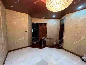 Di Jual Murah Rumah Elite 2 Lantai Asri Full Furnished Dengan Kolam Renang di Kawasan Elite Jati Bening Bekasi Jawa Barat