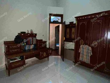 Di Jual Murah Rumah Elite 2 Lantai Asri Full Furnished Dengan Kolam Renang di Kawasan Elite Jati Bening Bekasi Jawa Barat