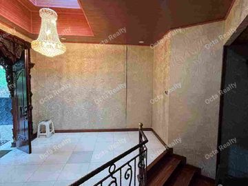 Di Jual Murah Rumah Elite 2 Lantai Asri Full Furnished Dengan Kolam Renang di Kawasan Elite Jati Bening Bekasi Jawa Barat