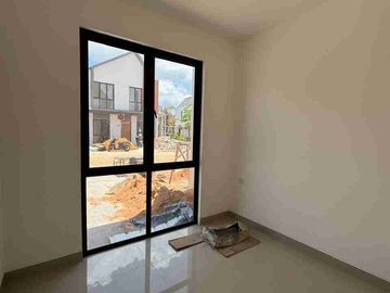 Disewa rumah 2 lantai Royal vasa batam center