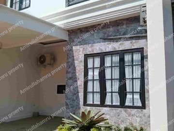 New Brand Classic modern Rumah gaya eropa , 3Lantai terlaris di depok