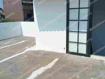 New Brand Classic modern Rumah gaya eropa , 3Lantai terlaris di depok