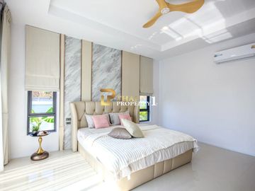 Elegant Tropical 3-Bedroom Pool Villa in Tranquil Hua Hin Setting