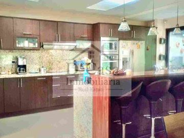 Casa de venta en Cuenca sector Machangara 3 dormitorios