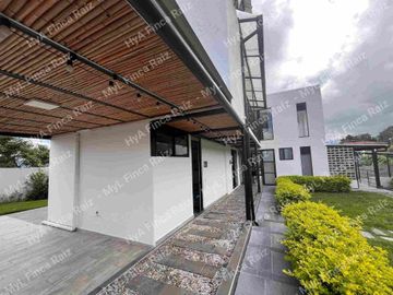 Venta de casa campestre en unidad cerrada en La Mesa Cundinamarca