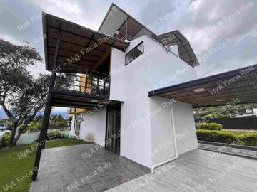Venta de casa campestre en unidad cerrada en La Mesa Cundinamarca