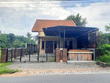 LT 323 CEBONGAN RUMAH RUANG USAHA JL. KEBONAGUNG SLEMAN DEKAT UTY, JCM, MMTC, UNISA, RSA UGM, TLOGOADI, MRIYAN, SEYEGAN