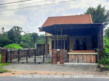 LT 323 CEBONGAN RUMAH RUANG USAHA JL. KEBONAGUNG SLEMAN DEKAT UTY, JCM, MMTC, UNISA, RSA UGM, TLOGOADI, MRIYAN, SEYEGAN