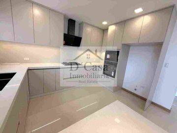 CASA DE VENTA EN CUENCA EN MEDIO EJIDO CON ÁREA VERDE