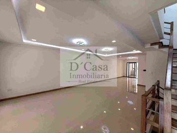 CASA DE VENTA EN CUENCA EN MEDIO EJIDO CON ÁREA VERDE