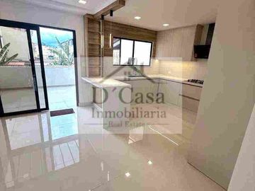 CASA DE VENTA EN CUENCA EN MEDIO EJIDO CON ÁREA VERDE