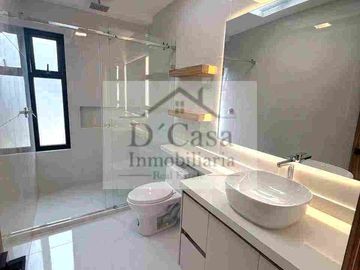 CASA DE VENTA EN CUENCA EN MEDIO EJIDO CON ÁREA VERDE