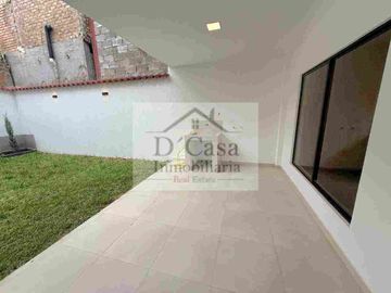 CASA DE VENTA EN CUENCA EN MEDIO EJIDO CON ÁREA VERDE