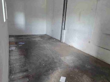 GUDANG MURAH SIAP PAKAI DI MARGOMULYO PERMAI

‼️*HOT LISTING GUDANG* 

📍*Margomulyo Permai*
✅Container 40ft aman 

LT : 568 m² 

LB : 500 m² Loss

1 KM 

1 Kantor 

Listrik : 4.400watt

SHM 

Harga Rp 4,65M Nego