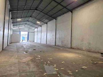 GUDANG MURAH SIAP PAKAI DI MARGOMULYO PERMAI

‼️*HOT LISTING GUDANG* 

📍*Margomulyo Permai*
✅Container 40ft aman 

LT : 568 m² 

LB : 500 m² Loss

1 KM 

1 Kantor 

Listrik : 4.400watt

SHM 

Harga Rp 4,65M Nego