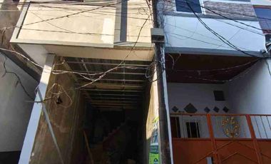 Rumah strategis 3 lantai di Jelambar Jakarta Barat