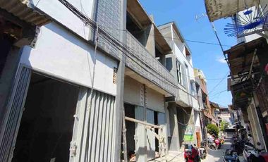 Rumah strategis 3 lantai di Jelambar Jakarta Barat