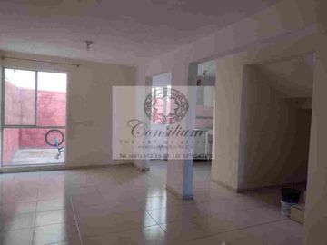CASA EN VENTA  excelente ubicación frente al IMSS con LOCAL RENTADO - Los Olivos $1,650,000