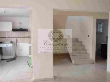 CASA EN VENTA  excelente ubicación frente al IMSS con LOCAL RENTADO - Los Olivos $1,650,000