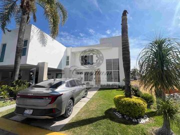 CASA EN VENTA en privada - 3 recamaras - Santa María Residencial