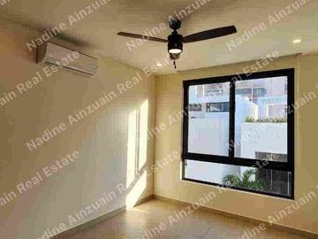 SE RENTA CASA EN RESIDENCIAL AQUA CANCÚN, 3 RECÁMARAS, ALBERCA PRIVADA, AMENIDADES, 2 CASA  CLUB,SEGURIDAD 24 HORAS.