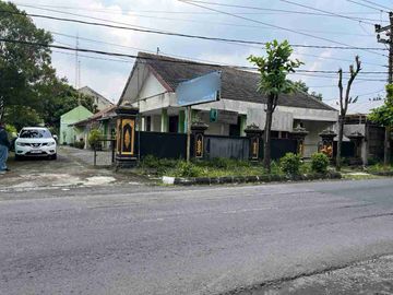 ruang usaha hitung tanah Strategis buat hotel gudang tengah kota solo