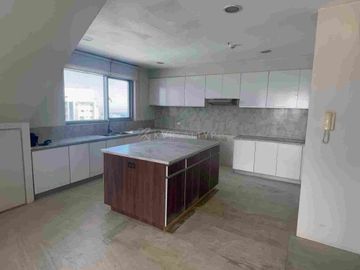 Penthouse for Sale in The Infinity BGC | 300 sqm Bi-Level with Roofdeck