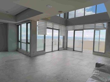Penthouse for Sale in The Infinity BGC | 300 sqm Bi-Level with Roofdeck