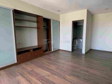 Penthouse for Sale in The Infinity BGC | 300 sqm Bi-Level with Roofdeck