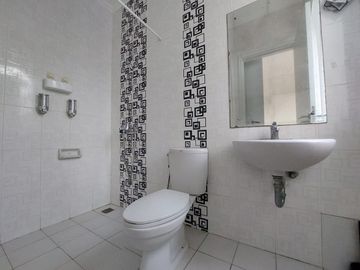 Dijual Cepat Rumah 2 Lantai Lebar 6 Cluster Laseine, Cakung, Jakarta Timur, 030&028