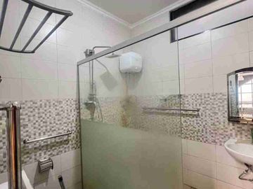 DISEWAKAN RIMAH SIAP HUNI FURNISHED DI KOMPLEK BUDISARI, SETIABUDI BANDUNG