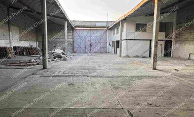 Bodega en esquina en renta, a una cuadra de federal Atlixco y de Morillotla, ideal para almacenamiento y CEDIS.