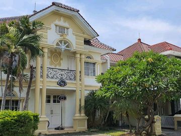 DIJUAL RUMAH VIRGINIA REGENCY PAKUWON CITY MULYOREJO SURABAYA RON.A001