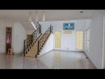 DIJUAL RUMAH VIRGINIA REGENCY PAKUWON CITY MULYOREJO SURABAYA RON.A001
