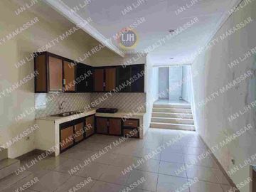 RUMAH MEWAH TANJUNG BUNGA. UKURAN 20x30. 4+1 KAMAR TIDUR. FREE FURNISH & AC.