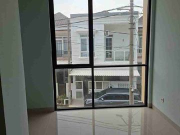 Dijual Rumah baru di Park Residence, 5x15, 2 lt, 3 kt, 3 km, hdp utara, shm