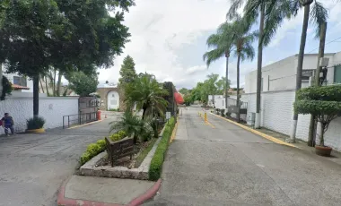 CASA EN EN RESIDENCIAL SAN JERONIMO AHUATEPEC CUERNAVACA, MORELOS. REMATE ADJUDICADO