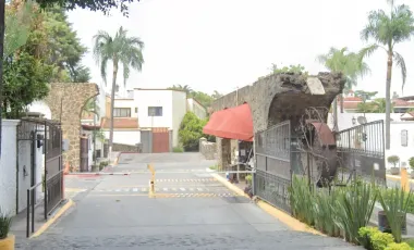 CASA EN EN RESIDENCIAL SAN JERONIMO AHUATEPEC CUERNAVACA, MORELOS. REMATE ADJUDICADO
