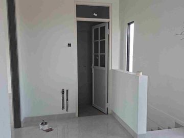 RUMAH CANTIK MINIMALIS 2 LANTAI MODERN DALAM PERUMAHAN STRATEGIS DI PINGGIR JALAN UTAMA MAJENANG