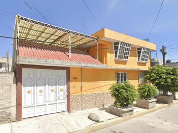 CASA EN CHALCO MUY AMPLIA, CUENTA CON TODOS LES SERVICIOS Y AMENIDADES