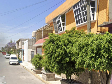 CASA EN CHALCO MUY AMPLIA, CUENTA CON TODOS LES SERVICIOS Y AMENIDADES