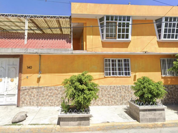 CASA EN CHALCO MUY AMPLIA, CUENTA CON TODOS LES SERVICIOS Y AMENIDADES