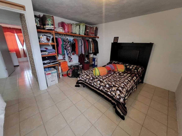 CASA EN CHALCO MUY AMPLIA, CUENTA CON TODOS LES SERVICIOS Y AMENIDADES