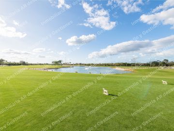 ULTIMO LOTE RESIDENCIAL EN CLUB DE GOLF  752.22m2  – FRENTE AL CAMPO DE GOLF EN LA ZONA NORTE DE MÉRIDA, YUC.